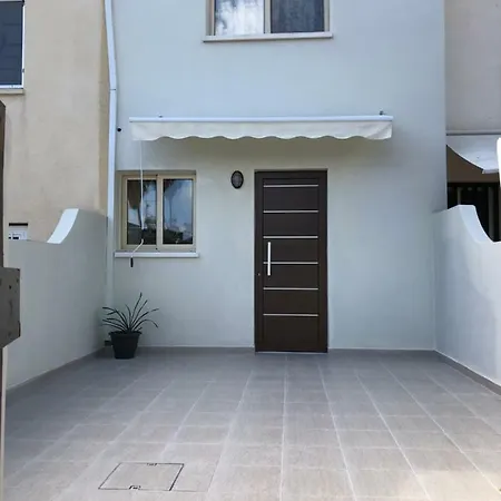 Galini's Modern Townhouse Apartament Pafos