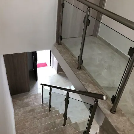 Galini's Modern Townhouse Appartamento *